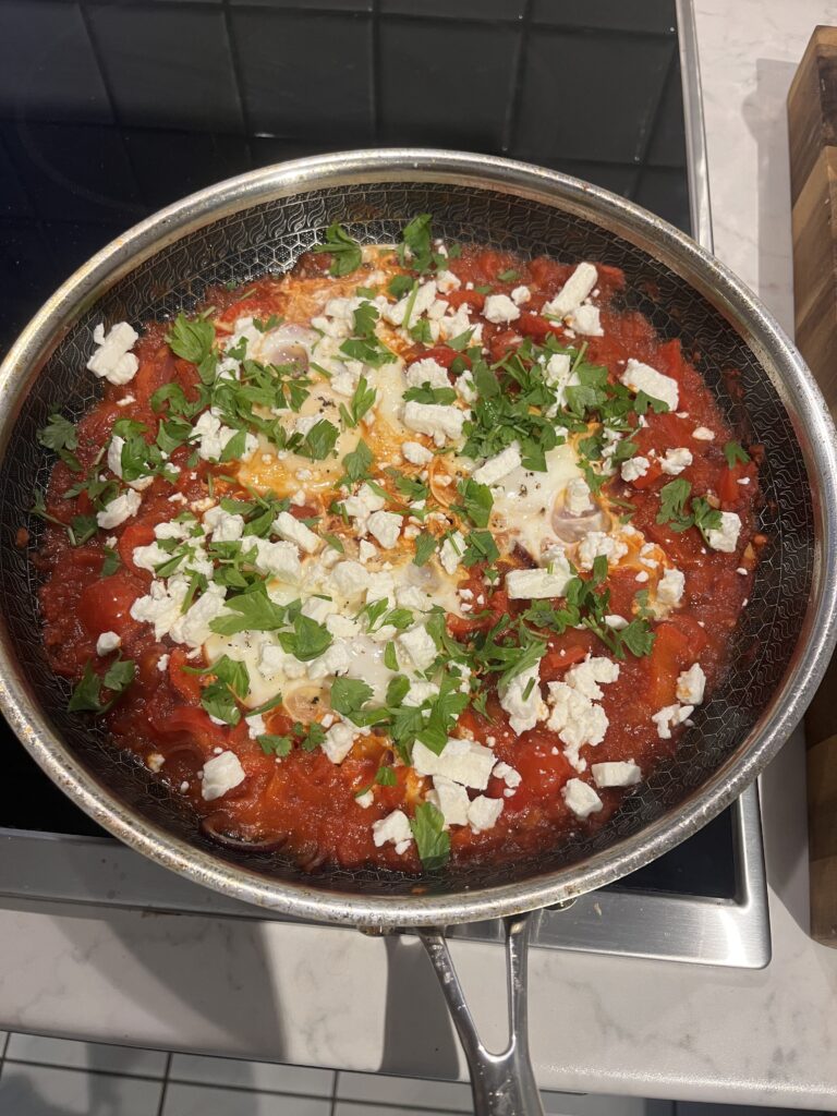 Schnelle Shakshuka mit Feta