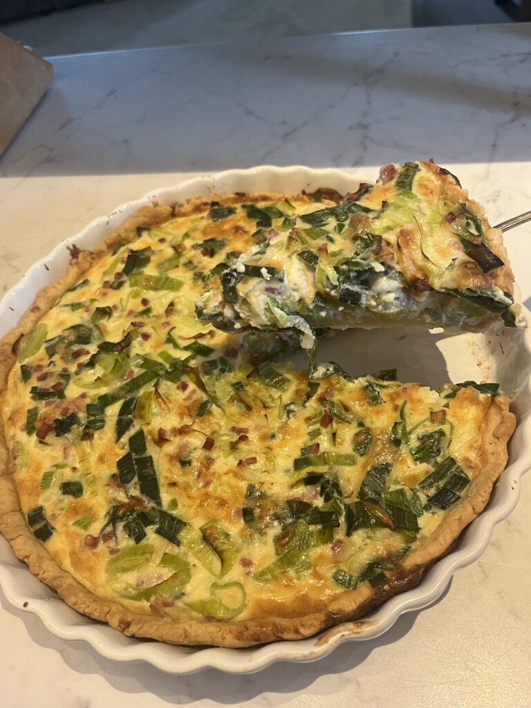 Klassische Quiche Lorraine mit Lauch und Käse